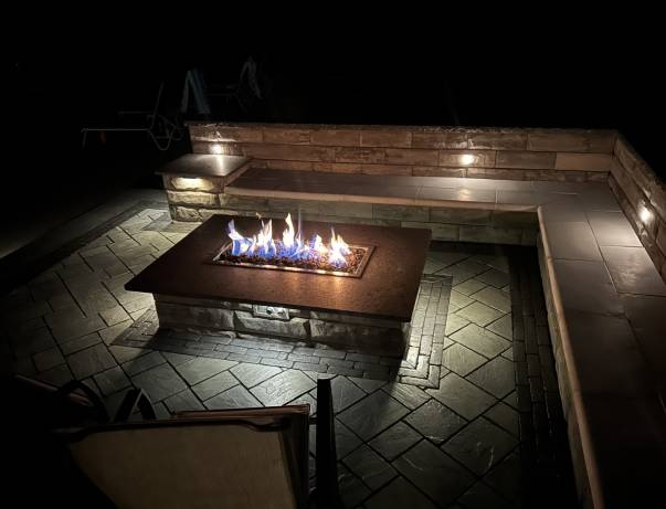 Outdoor Fire Pits, Fireplaces, and Kitchens